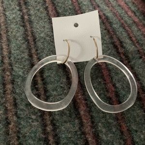Free People gold & clear resin hoop earrings